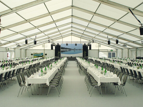 Beispiel Tische mit weissen Tischtücher 401 0