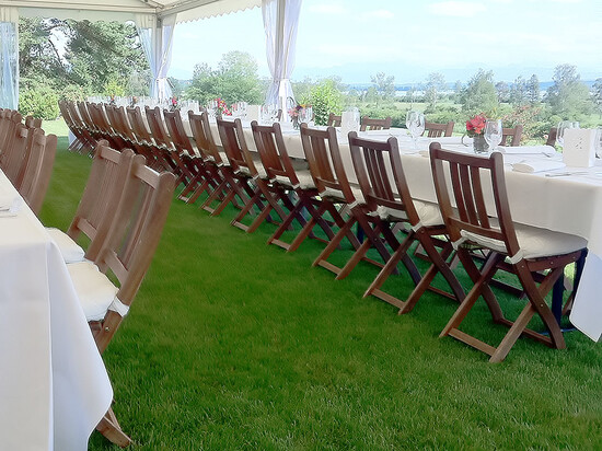 Beispiel holzige Stühle mit Sitzkissen